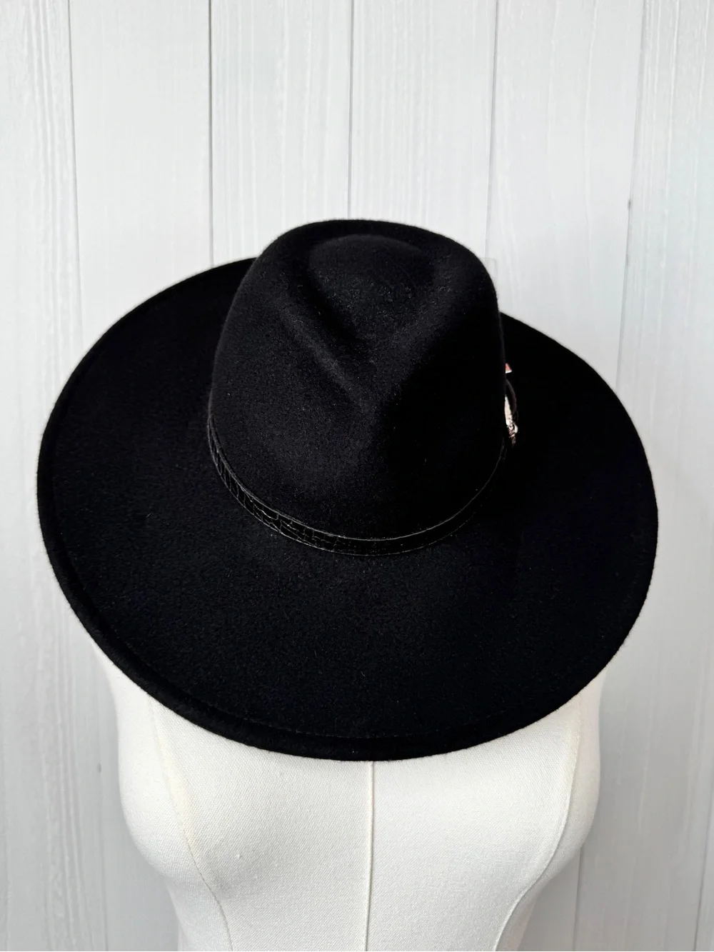 Madden NYC women’s classic black felt western hat
